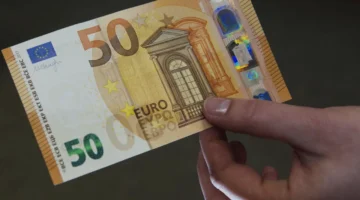 تقلبات جديدة في أسعار صرف اليورو بالسوق الموازية بالجزائر خلال تعاملات الأربعاء